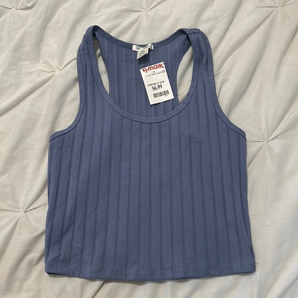 never worn crop top - Picture 1 of 1